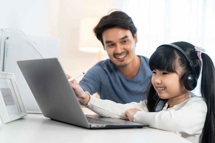 asian-little-young-girl-kid-going-for-chinese-tuition-singapore
