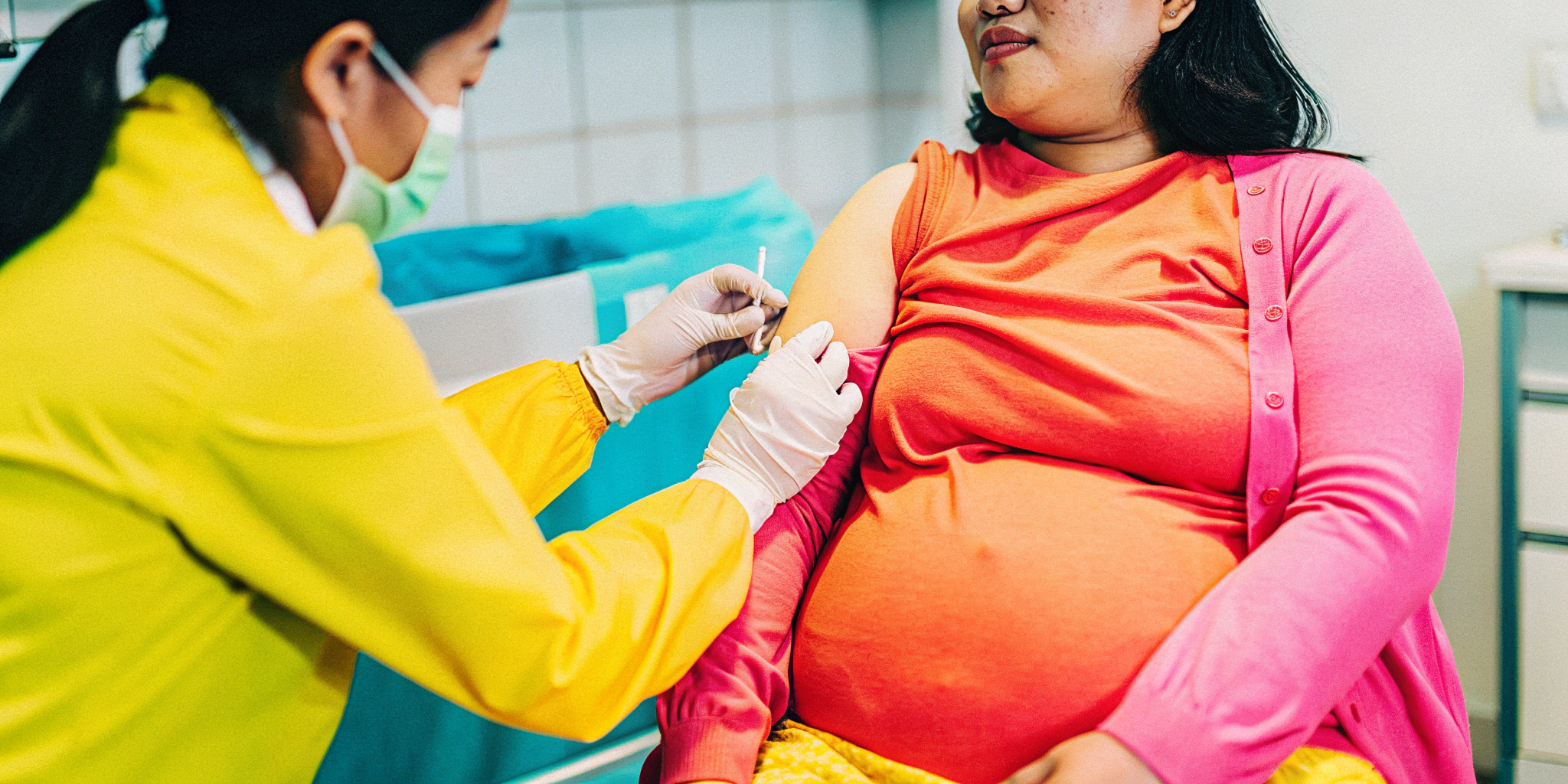 Essential Vaccinations for Moms-to-Be: Protecting You and Your Baby 💉🤰