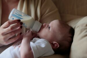 12 Rekomendasi Botol Susu Bayi dengan Teknologi Dot yang Canggih