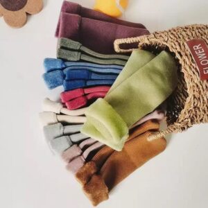 Kaos Kaki Musim Dingin