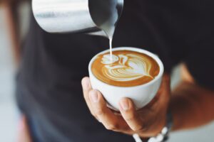 Ibu Menyusui harus mengurangi Minum Kopi