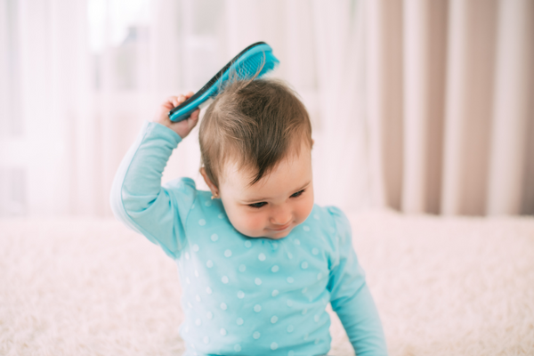 Manfaat Menyisir dengan Sisir Bayi