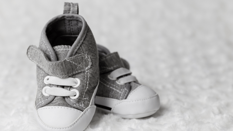 6 Rekomendasi Sepatu Bayi Terbaik, Mantul Deh!