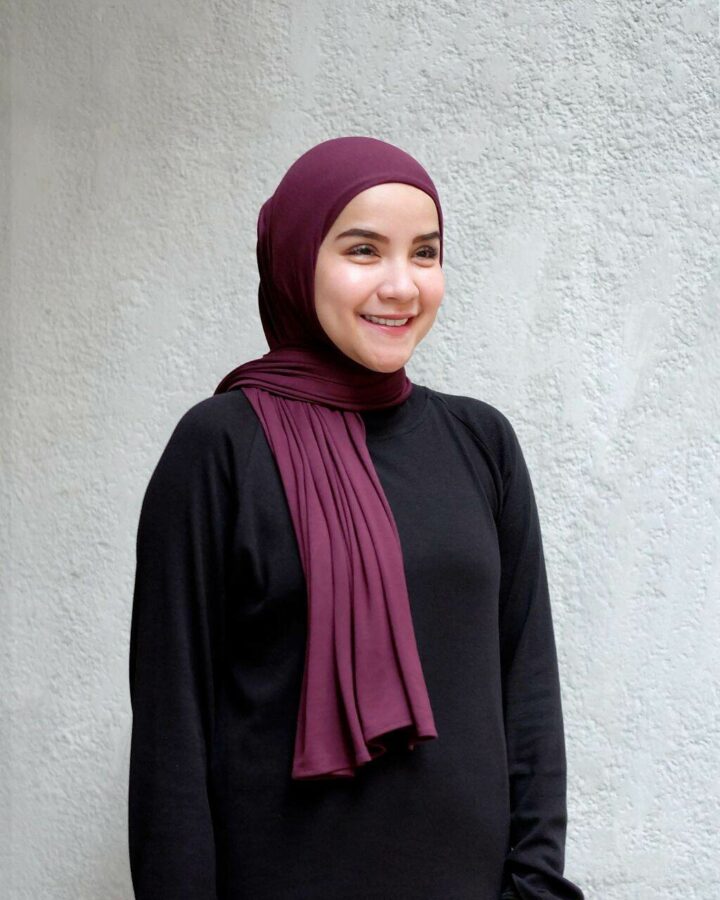 Izela Hijab Burgundy Meccanism