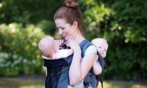 gendongan bayi kembar Izmi Baby Wrap 