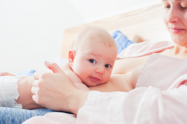 Cara Mengatasi Kulit Bayi Mengelupas