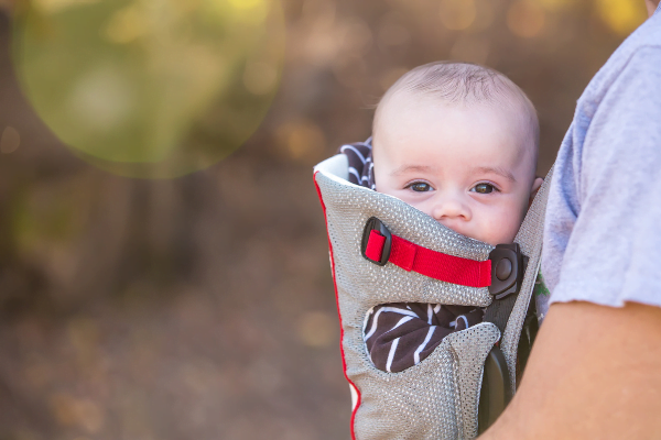 Nyaman Digendong dengan Posisi Depan