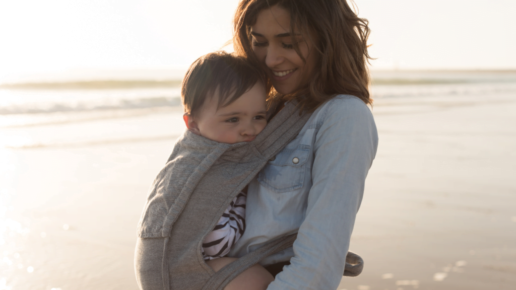 Manfaat dan Tips Gendongan Bayi M Shape - Supermom