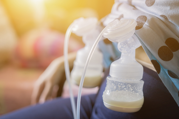 11 Rekomendasi Pompa ASI Hands Free Terbaik, Mana yang Moms Pilih?