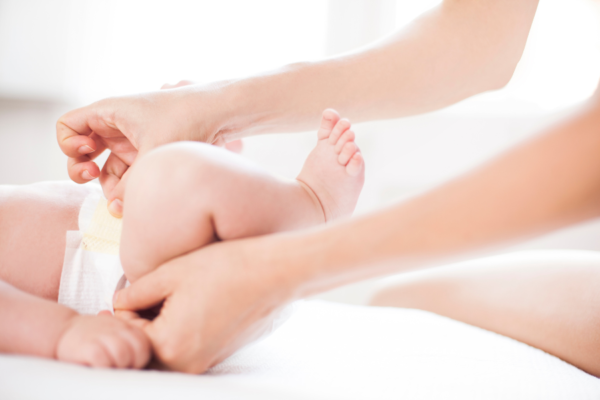 Cara Cepat Selain Mengobati Ruam Popok dengan Baby Oil