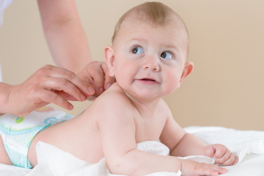 Mengobati Ruam Popok dengan Baby Oil