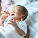 5 Cara Mengatasi Kolik pada Bayi, Jangan Panik Dulu!