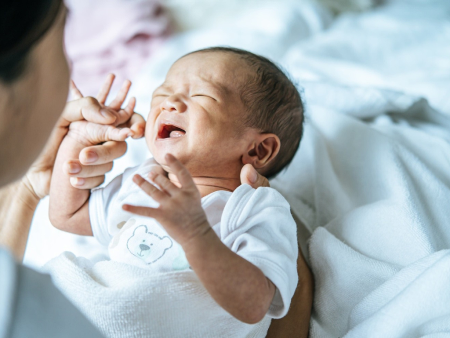 5 Cara Mengatasi Kolik pada Bayi, Jangan Panik Dulu!
