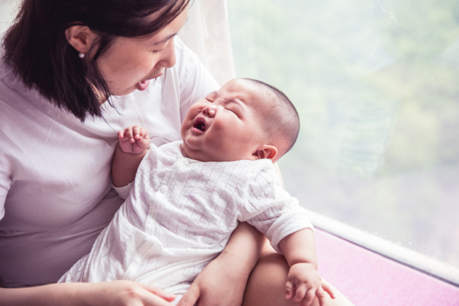 Kenapa Bayi Baru Lahir Menangis? Kenali 3 Penyebabnya Moms