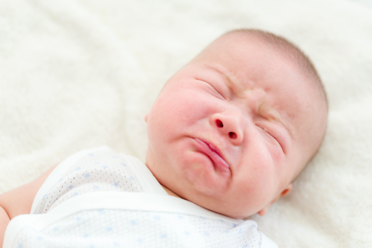 Kenapa Bayi Baru Lahir Menangis? Ini Penjelasannya Moms