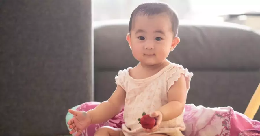 Bayi usia 6 bulan akan mulai makan makanan padat