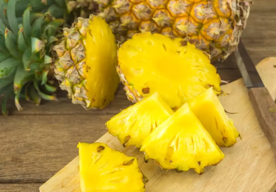 Dampak Buruk Makan Nanas Saat Hamil Tua_