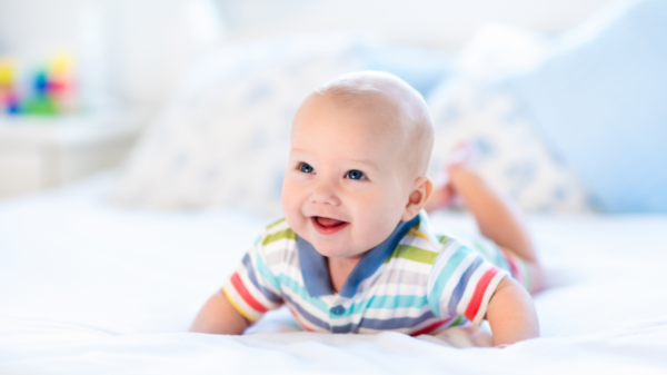 umur berapa bayi bisa merangkak