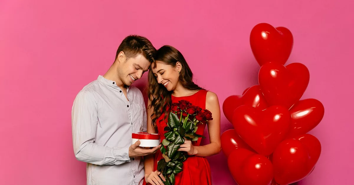 suami-memberi-hadiah-ulang-tahun-untuk-istri-