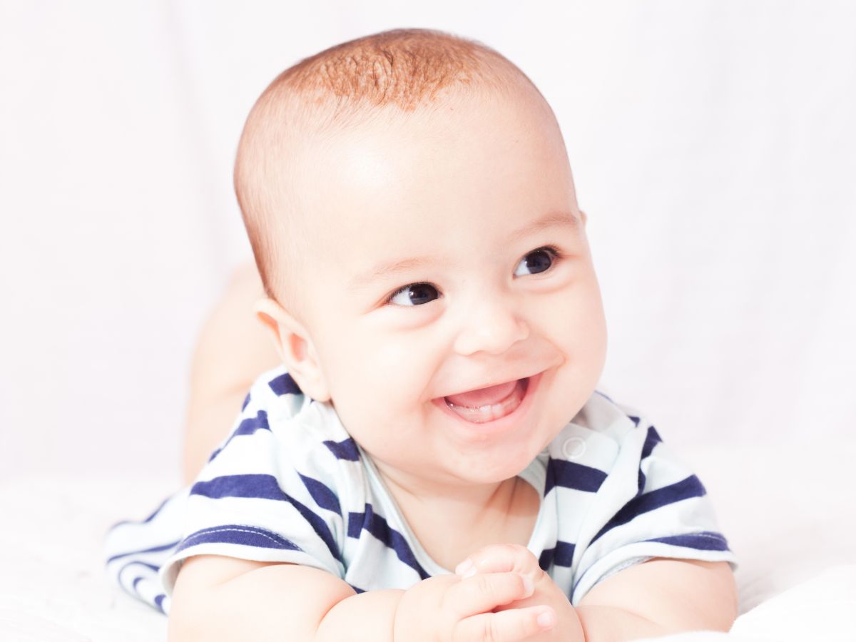 Trẻ Mấy Tháng Mọc Răng? 3 Cách Giúp Trẻ Vượt Qua