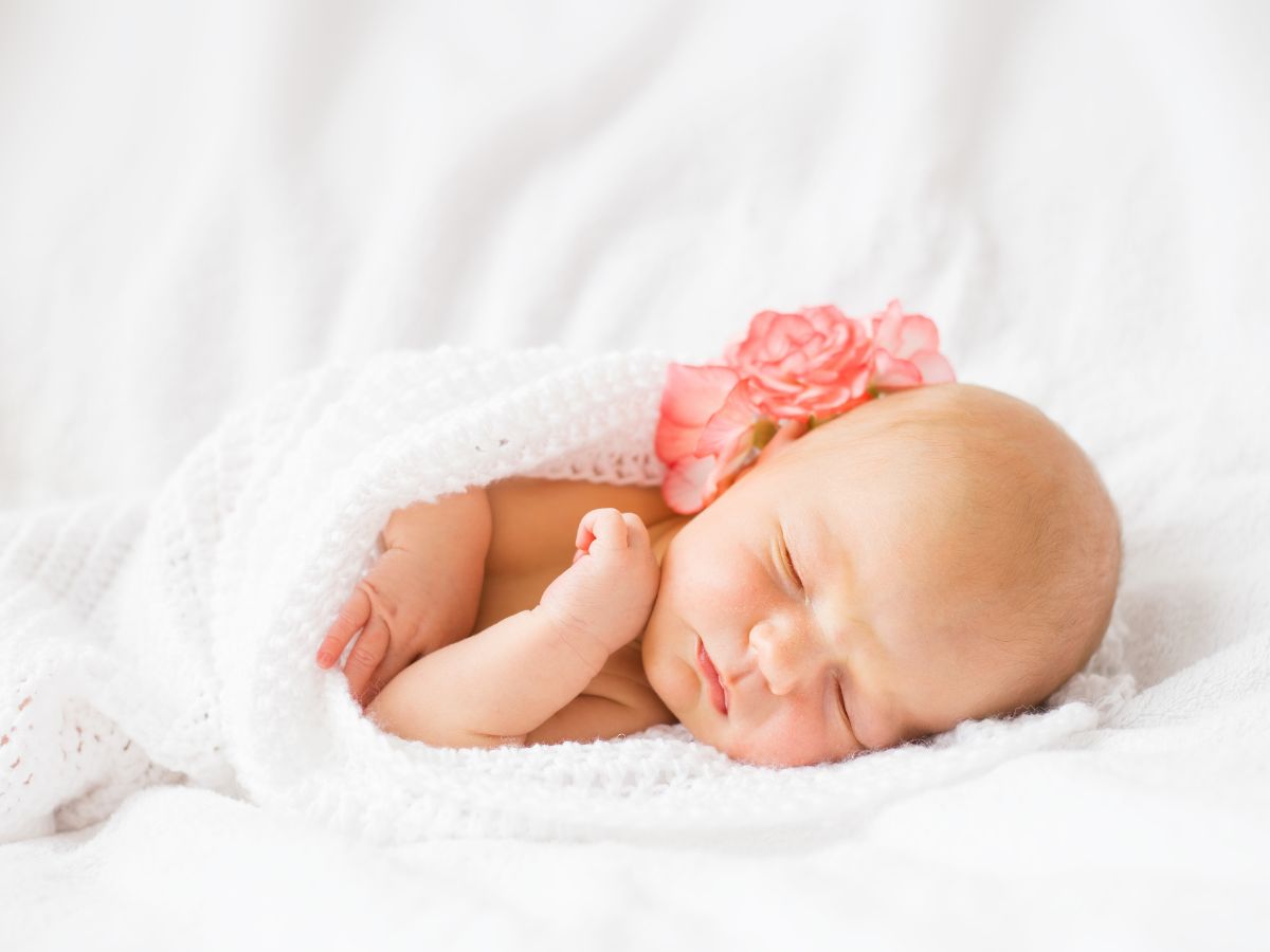 tư thế ngủ đúng của trẻ sơ sinh