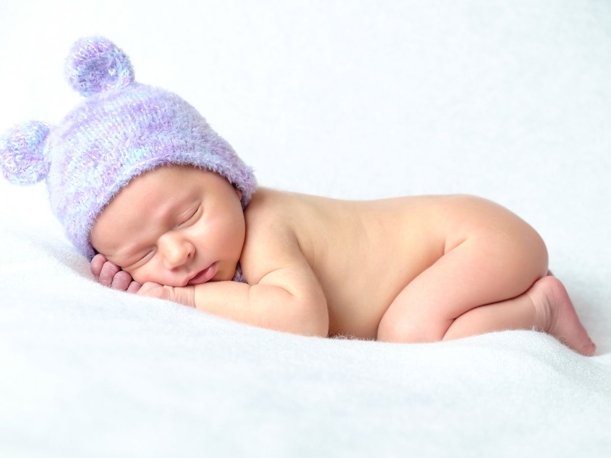 tư thế ngủ đúng của trẻ sơ sinh